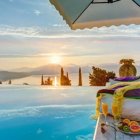 Lygia Sleeps 6 Pool Air Con Wifi *