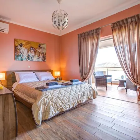 Lygia Sleeps 6 Pool Air Con Wifi