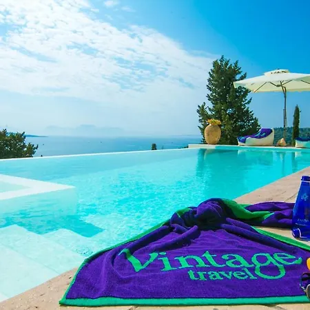 Lygia Sleeps 6 Pool Air Con Wifi Villa *