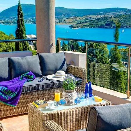Lygia Sleeps 6 Pool Air Con Wifi *